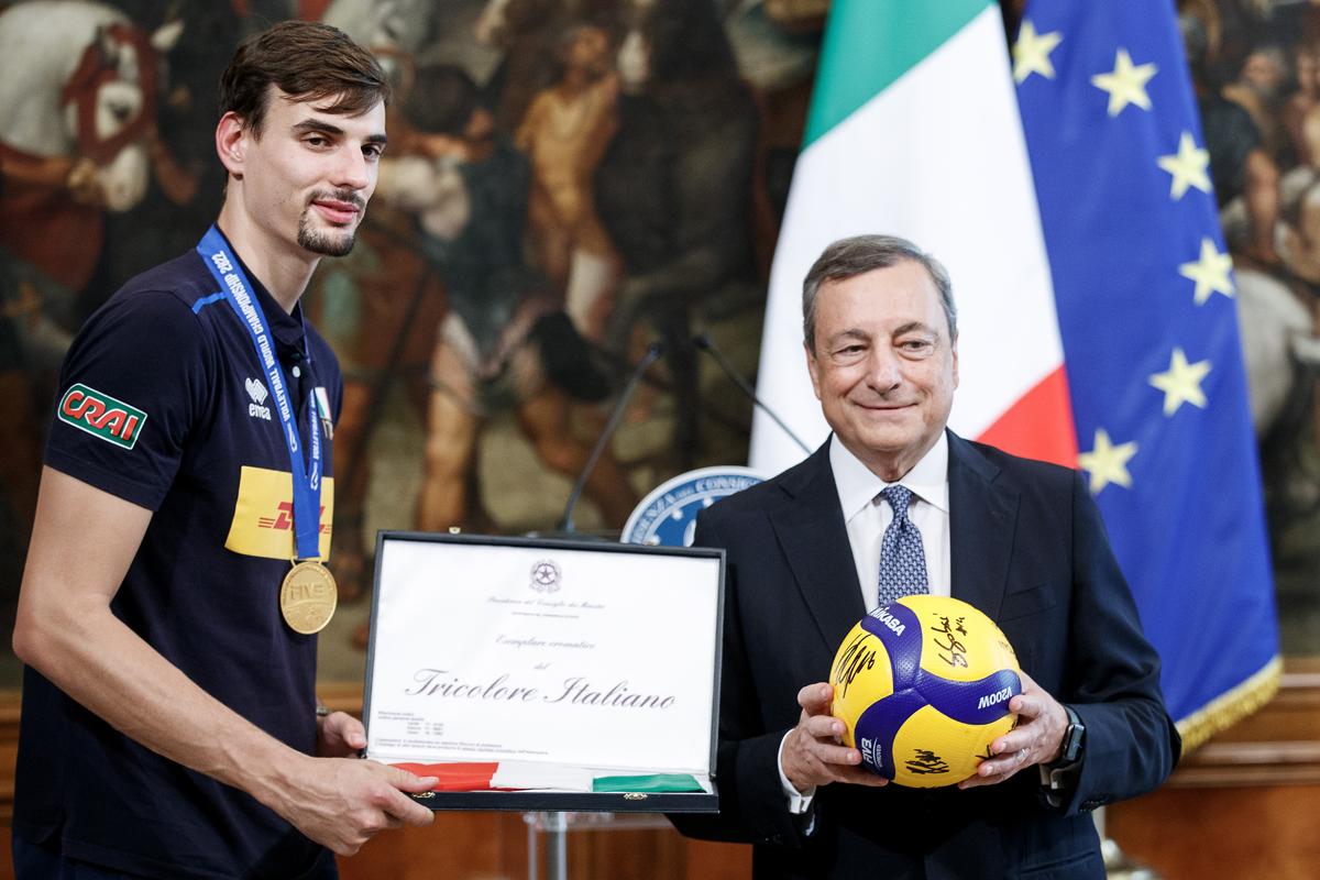 Volley, Italia campione del mondo. Draghi: grazie per emozioni, siete.. Video Volley, Italia campione del mondo. Draghi: grazie per emozioni, siete.. Video