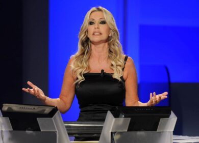 Paola Ferrari, la rivelazione-choc: “Mia madre ha cercato di uccidermi”