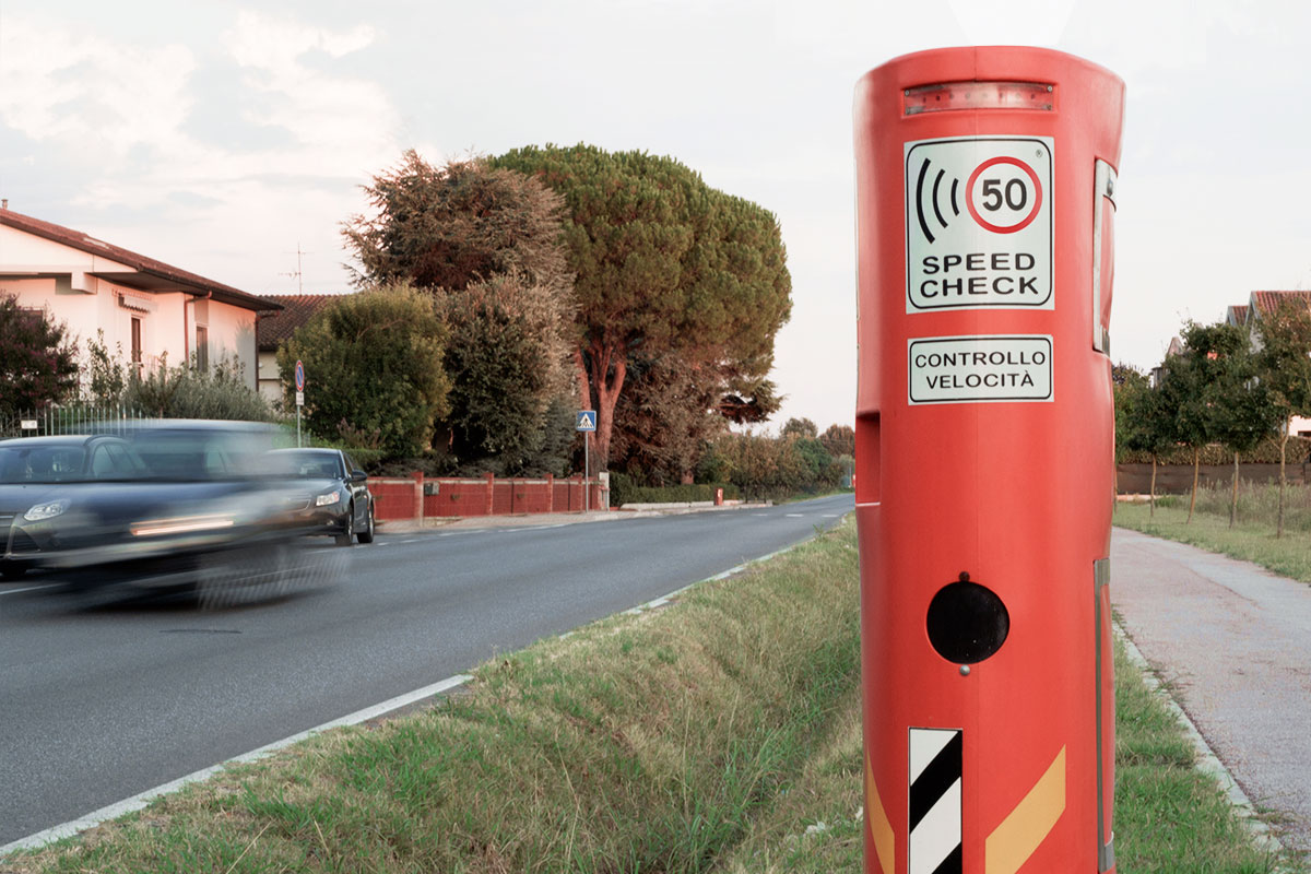 Mussolente, rubano la colonnina dell’autovelox. Passante fotografa e denuncia Mussolente, rubano la colonnina dell’autovelox. Passante fotografa e denuncia