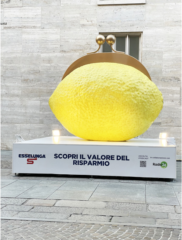 Esselunga, svelate le installazioni ispirate al risparmio Esselunga, svelate le installazioni ispirate al risparmio