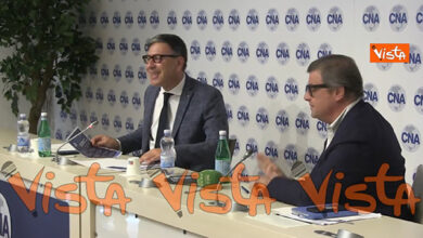 Calenda firma patto con Cna, poi scopre che lo ha fatto anche Salvini e richiede il foglio indietro