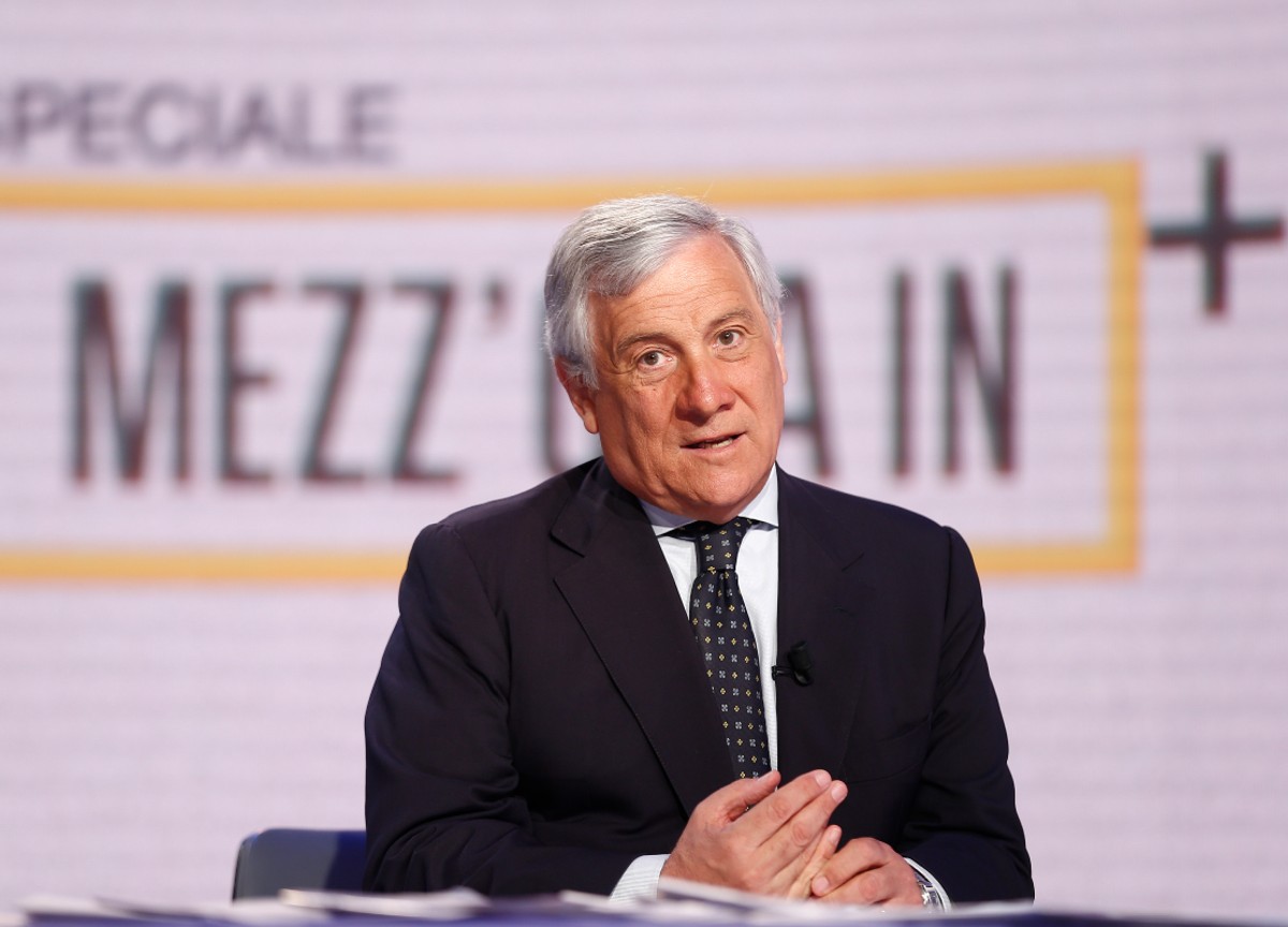 Tajani: Forza Italia garanzia per il Paese, Fdi e Lega non sono di estrema Dx Tajani: Forza Italia garanzia per il Paese, Fdi e Lega non sono di estrema Dx