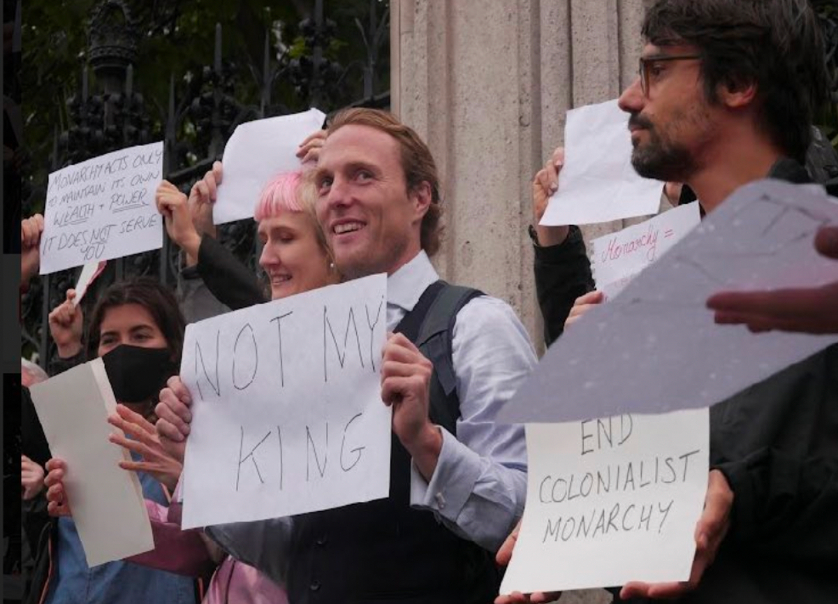 In UK non si può manifestare pacificamente contro la monarchia, arrestati In UK non si può manifestare pacificamente contro la monarchia, arrestati