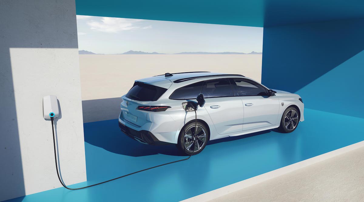 Arriva la nuova Peugeot e-308 & e-308 SW 100% elettrica Arriva la nuova Peugeot e-308 & e-308 SW 100% elettrica