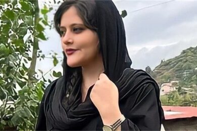 Iran, indossa male il velo: ragazza muore dopo l’arresto