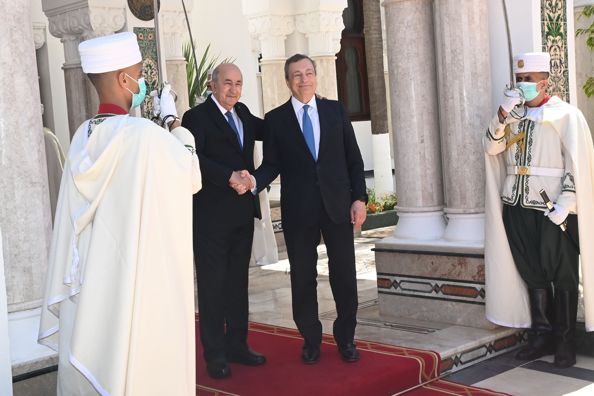 Gas, che caos: Macron spegne la luce e l’Algeria fatica a onorare gli accordi Gas, che caos: Macron spegne la luce e l’Algeria fatica a onorare gli accordi