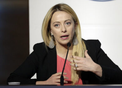 Meloni contestata: “Cercano l’incidente”. E chiama in causa Lamorgese