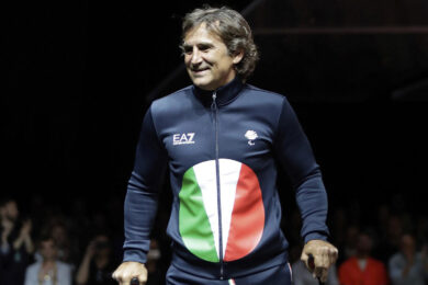 Alex Zanardi lascia l’ospedale dopo 76 giorni e torna a casa