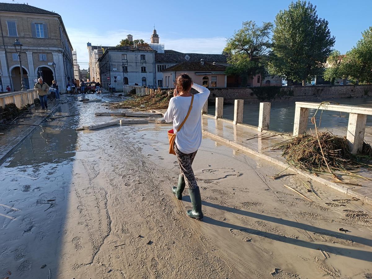 Alluvione Marche, la procura: “È mancata l’allerta”. Mattia ancora disperso Alluvione Marche, la procura: “È mancata l’allerta”. Mattia ancora disperso