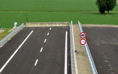 Tirreno-Brennero, flop all’italiana: l’autostrada finisce dritta in un campo