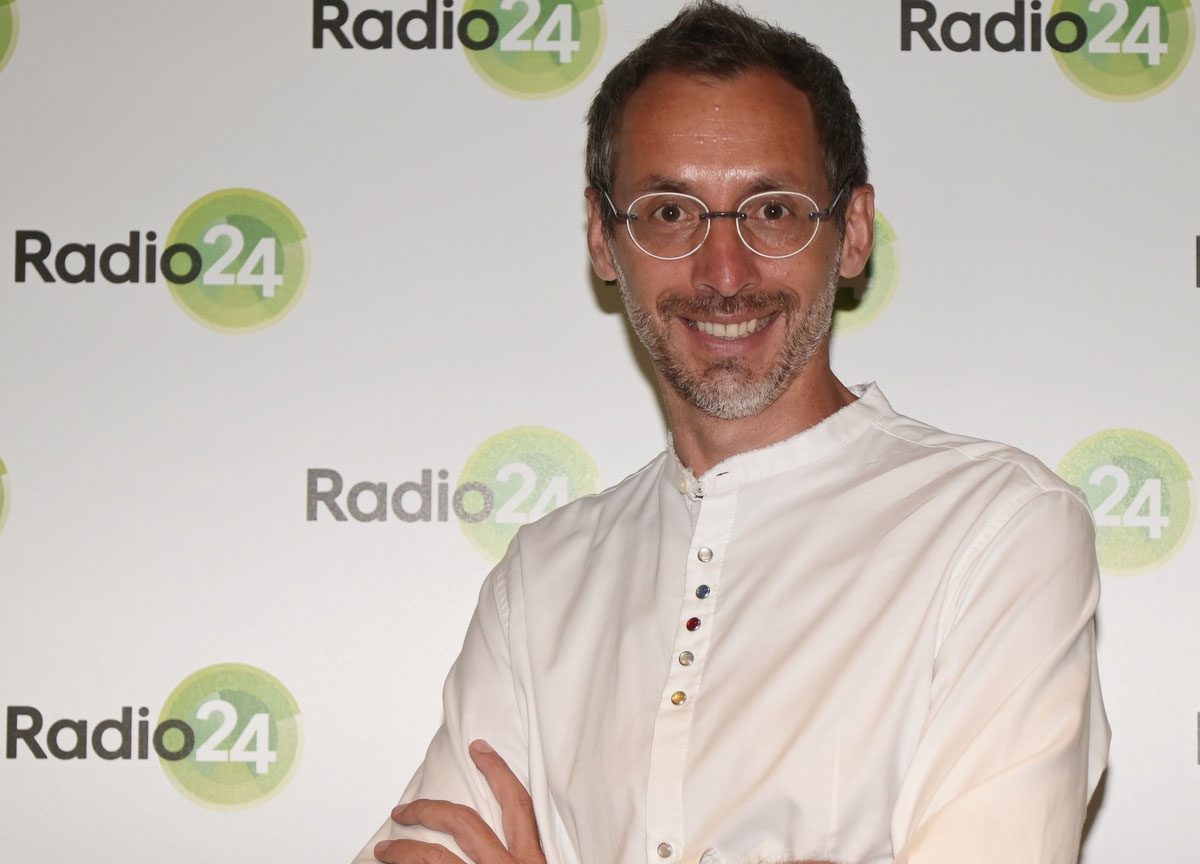 Manuel Agnelli a Radio 24 conduce un programma radiofonico Manuel Agnelli a Radio 24 conduce un programma radiofonico
