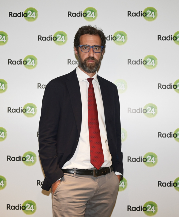 Manuel Agnelli a Radio 24 conduce un programma radiofonico Manuel Agnelli a Radio 24 conduce un programma radiofonico