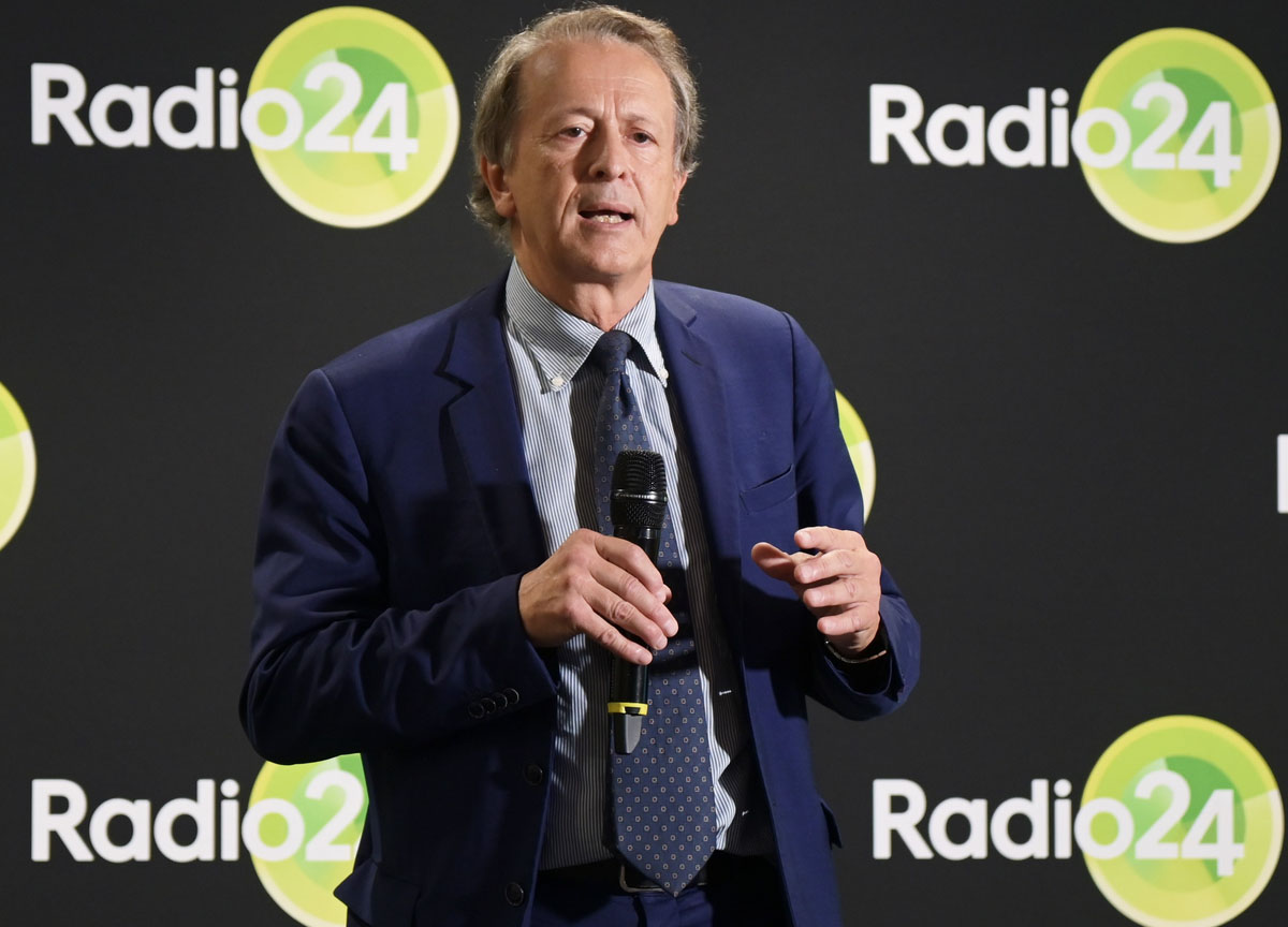 Manuel Agnelli a Radio 24 conduce un programma radiofonico Manuel Agnelli a Radio 24 conduce un programma radiofonico