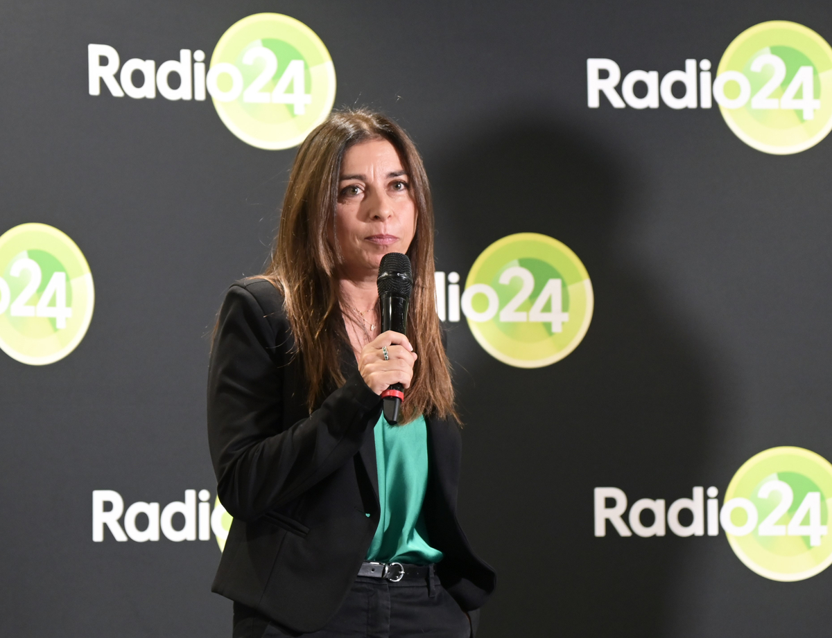 Manuel Agnelli a Radio 24 conduce un programma radiofonico Manuel Agnelli a Radio 24 conduce un programma radiofonico