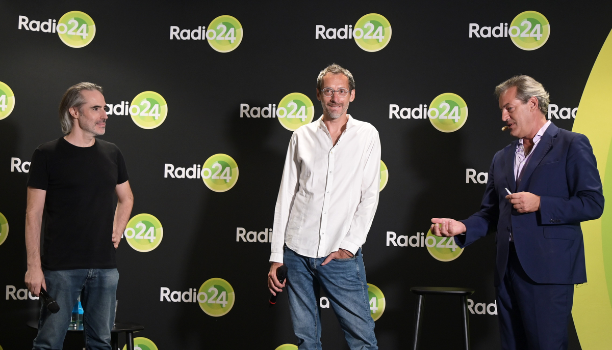Manuel Agnelli a Radio 24 conduce un programma radiofonico Manuel Agnelli a Radio 24 conduce un programma radiofonico