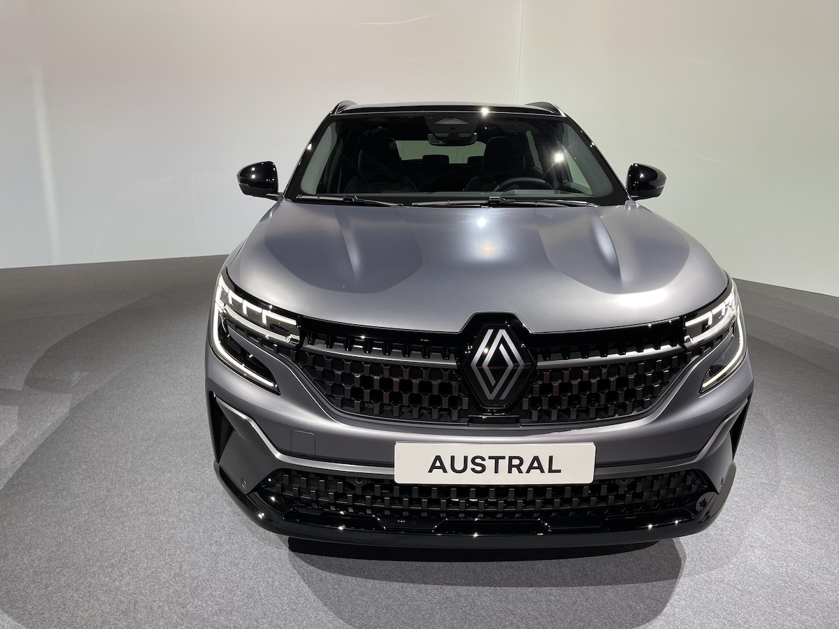 Renault Austral: ordinabile in Italia