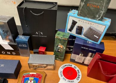 Rubano una carta di credito a un anziano e spendono 4mila euro in un’ora. FOTO