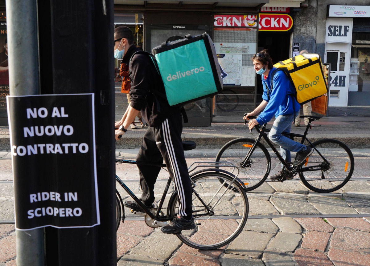 Rider, Glovo viola la legge in Spagna: 79 mln di multa per i “falsi autonomi” Rider, Glovo viola la legge in Spagna: 79 mln di multa per i “falsi autonomi”
