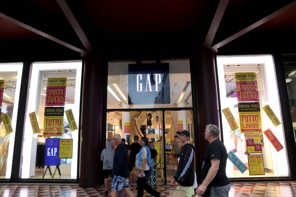 Moda, Gap verso il tramonto: il colosso Usa taglia 500 posti di lavoro Moda, Gap verso il tramonto: il colosso Usa taglia 500 posti di lavoro