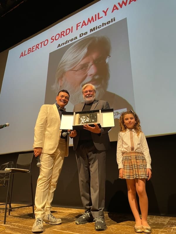 Alberto Sordi Family Award ’22, premiato il direttore di affaritaliani Perrino Alberto Sordi Family Award ’22, premiato il direttore di affaritaliani Perrino