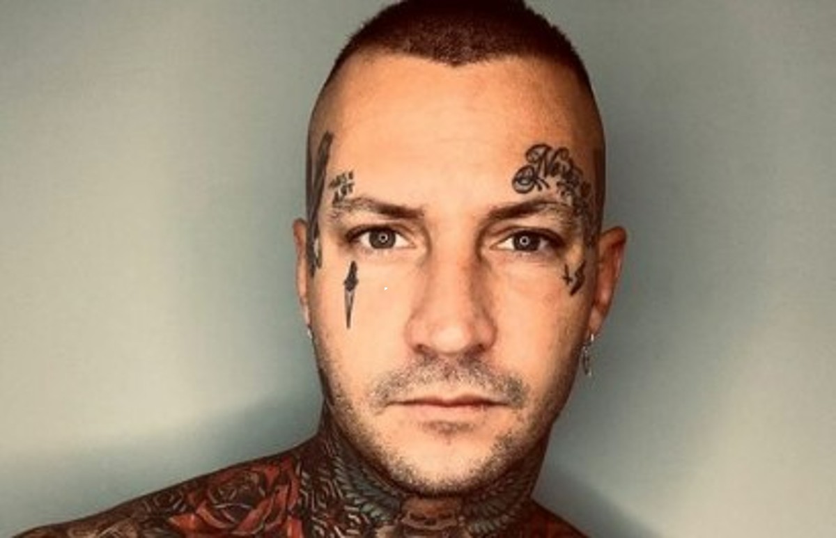 É morto suicida Manuel Achille Vallicella, tatuatore ed ex tronista di “U e D” É morto suicida Manuel Achille Vallicella, tatuatore ed ex tronista di “U e D”