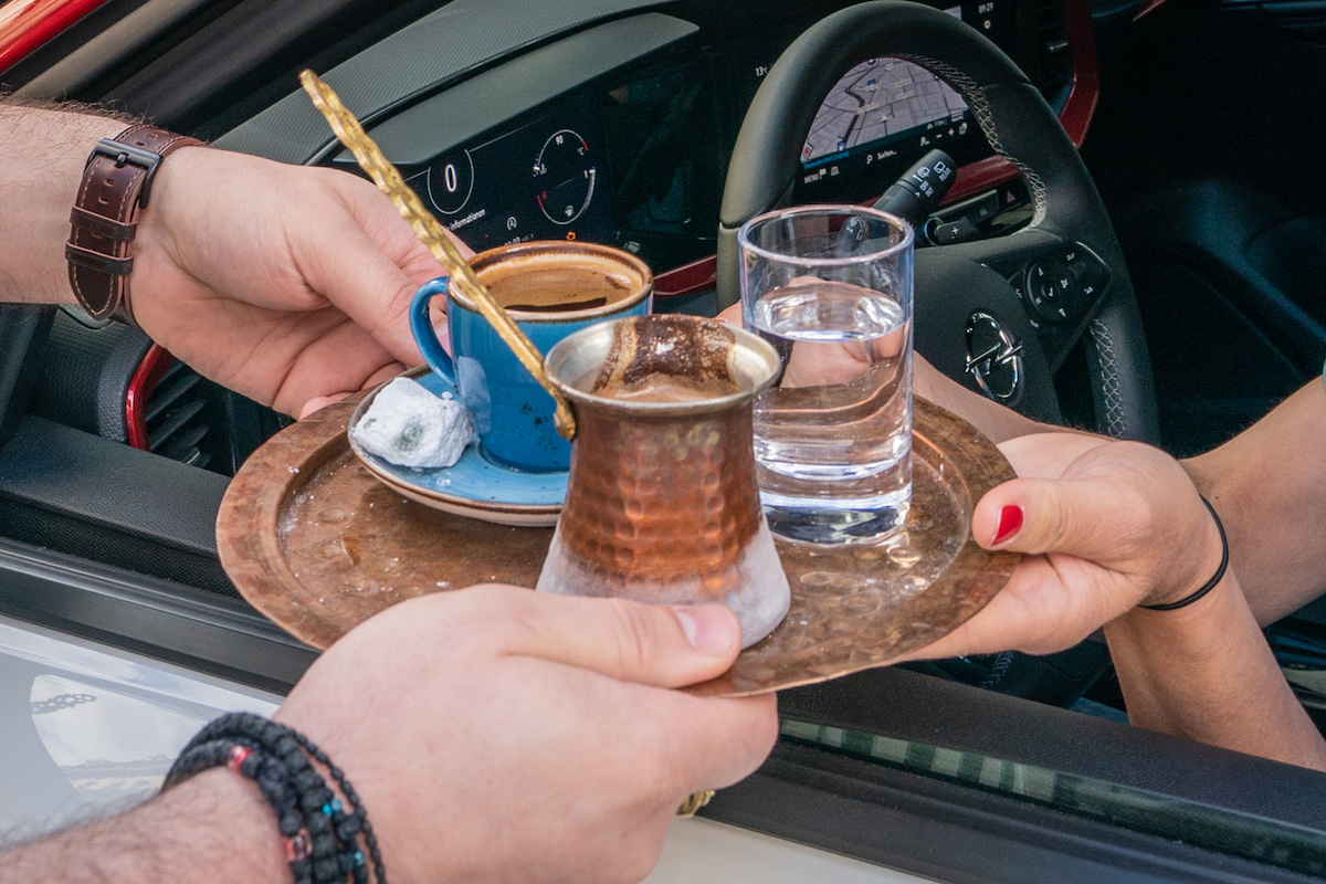 Opel Mokka festeggia la Giornata Internazionale del Caffè