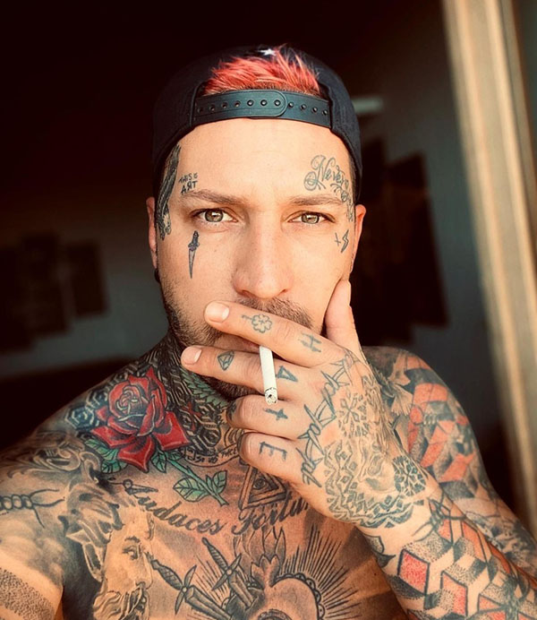 É morto suicida Manuel Achille Vallicella, tatuatore ed ex tronista di “U e D” É morto suicida Manuel Achille Vallicella, tatuatore ed ex tronista di “U e D”