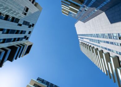 Tripstillery, il primo cocktail bar con distilleria apre a Milano