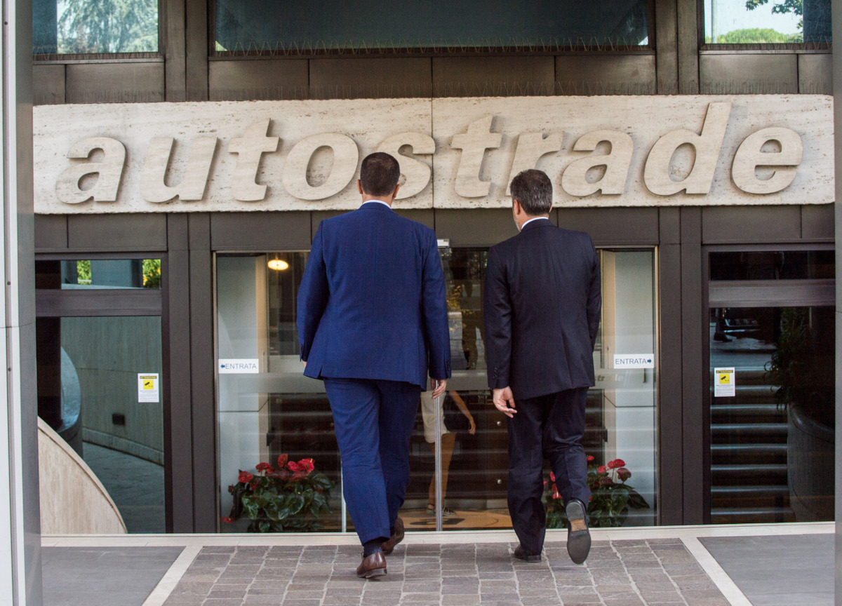 Vendita Autostrade, la Corte dei Conti avvertì il governo: “Qualcosa non va”
