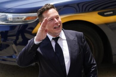 Tesla, richiamate negli Stati Uniti 1,1 mln di auto. Il titolo perde oltre 4%