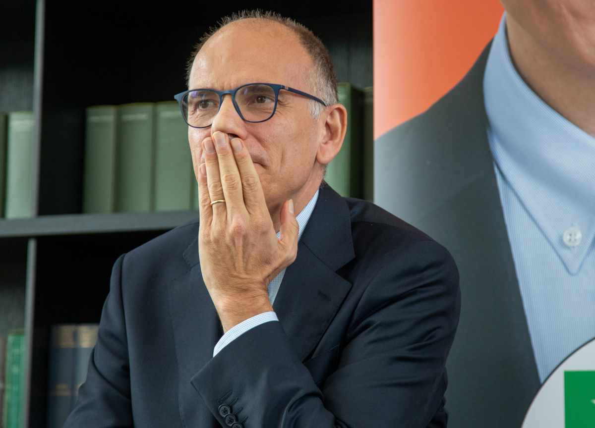 Pd, autogol di Crisanti che inguaia Letta: “Se vince la dx è colpa di Draghi” Pd, autogol di Crisanti che inguaia Letta: “Se vince la dx è colpa di Draghi”