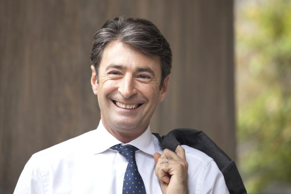 Ore 14 in ritardo, Milo Infante punzecchia Diaco: “Dovremmo cambiare titolo” Ore 14 in ritardo, Milo Infante punzecchia Diaco: “Dovremmo cambiare titolo”