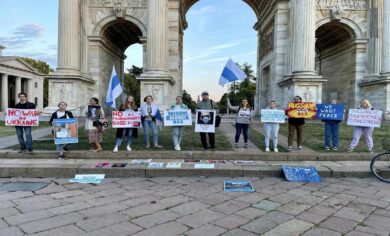 “No alla guerra in Ucraina”, anche a Milano sit-in contro escalation di Putin