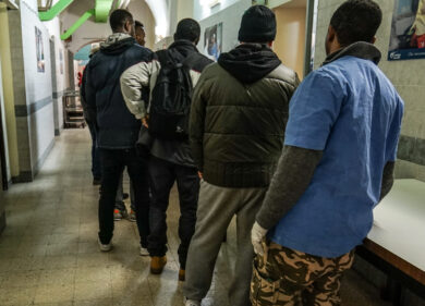 Accoglienza rifugiati, corto circuito: 4 su 5 in vacanza nel Paese d’origine