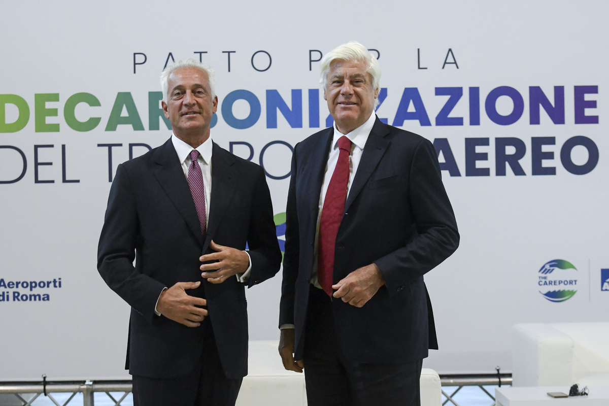Decarbonizzazione Trasporto Aereo: sostegno economico ai bio fuels Decarbonizzazione Trasporto Aereo: sostegno economico ai bio fuels