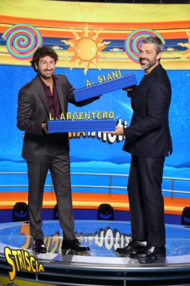 Striscia la Notizia, Siani-Argentero: “50 sfumature di Striscia”. NUOVE VELINE