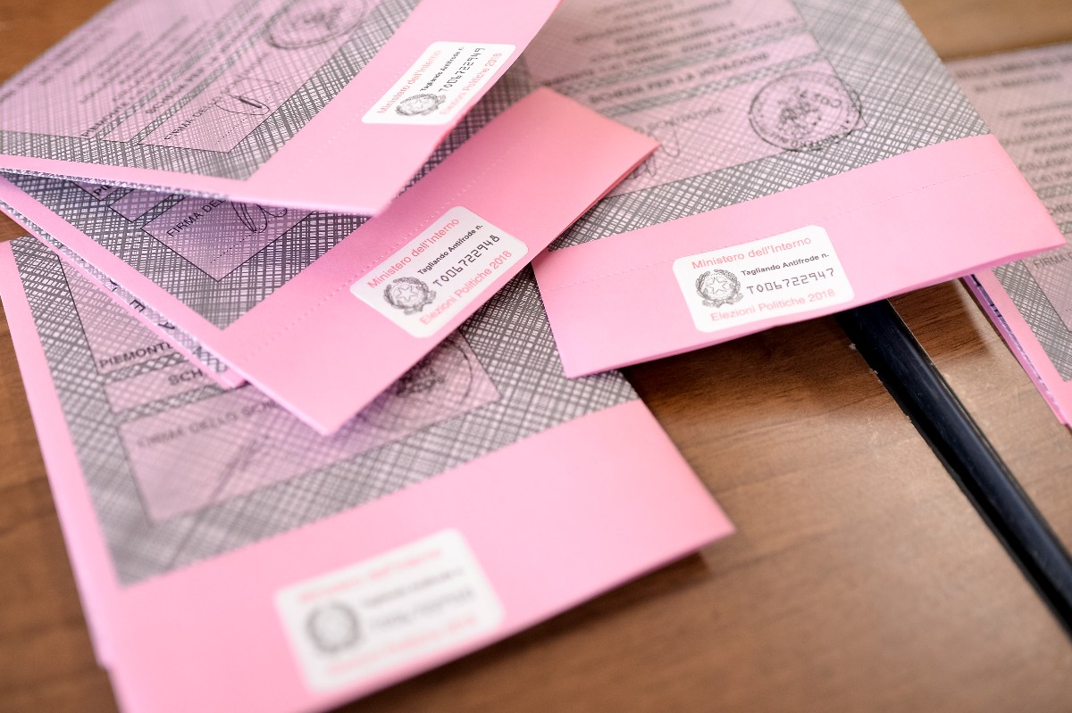 Lombardia al voto: affluenza alle 23 del 71%, in forte calo rispetto al 2018 Lombardia al voto: affluenza alle 23 del 71%, in forte calo rispetto al 2018