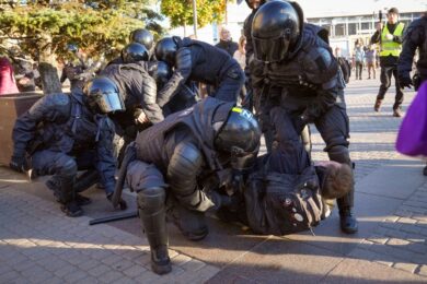 Russia, sparatoria a scuola: morti 5 bambini. Proteste contro la mobilitazione