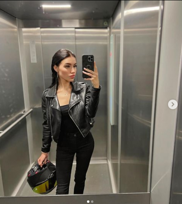 Anya Bondarenko, motociclista da sogno: foto mozzafiato a cavallo della moto Anya Bondarenko, motociclista da sogno: foto mozzafiato a cavallo della moto