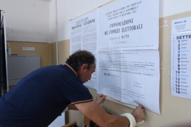 Elezioni, il timbro con la data 2025 e Roberta che diventa Roberto. Stranezze