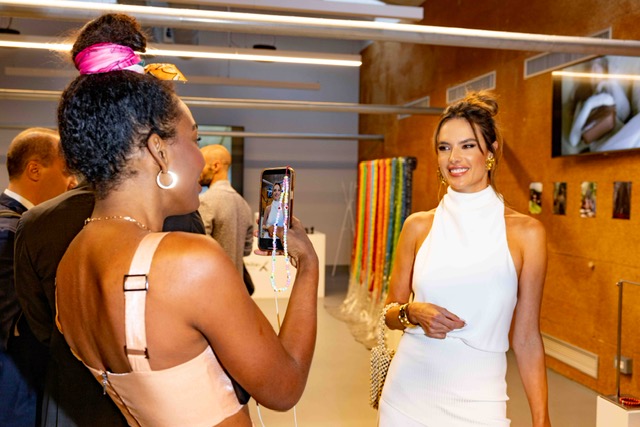 A tu per tu con la top model Alessandra Ambrosio