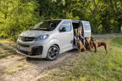 Opel Zafira-e Life, il salotto amato anche dagli amici animali