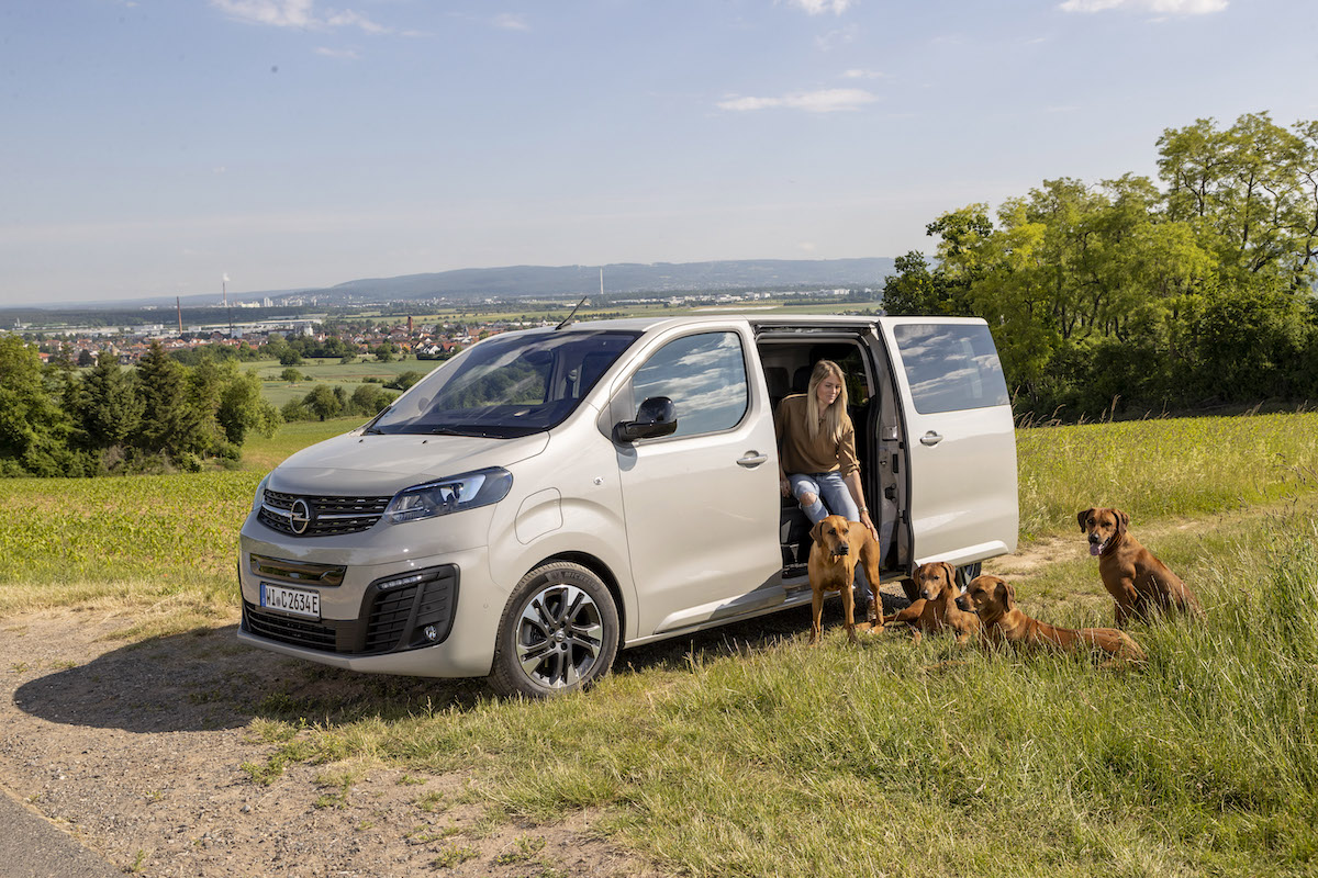 Opel Zafira-e Life, il salotto amato anche dagli amici animali