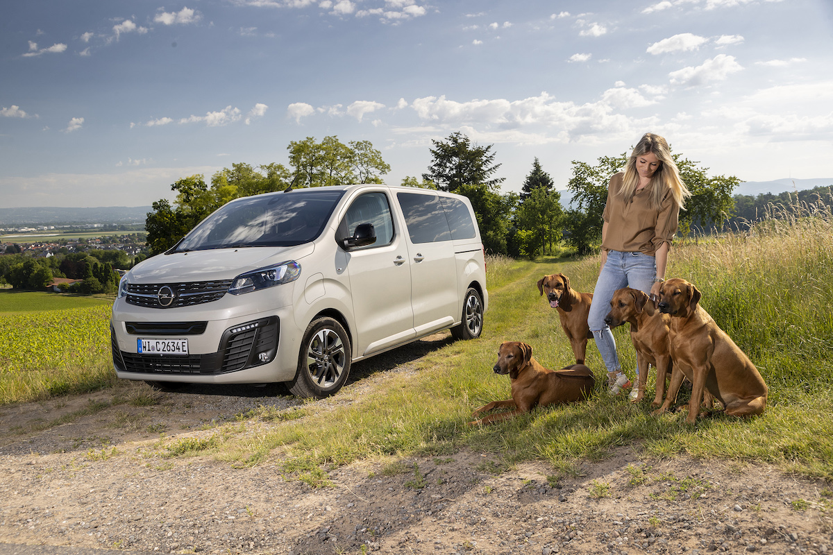 Opel Zafira-e Life, il salotto amato anche dagli amici animali