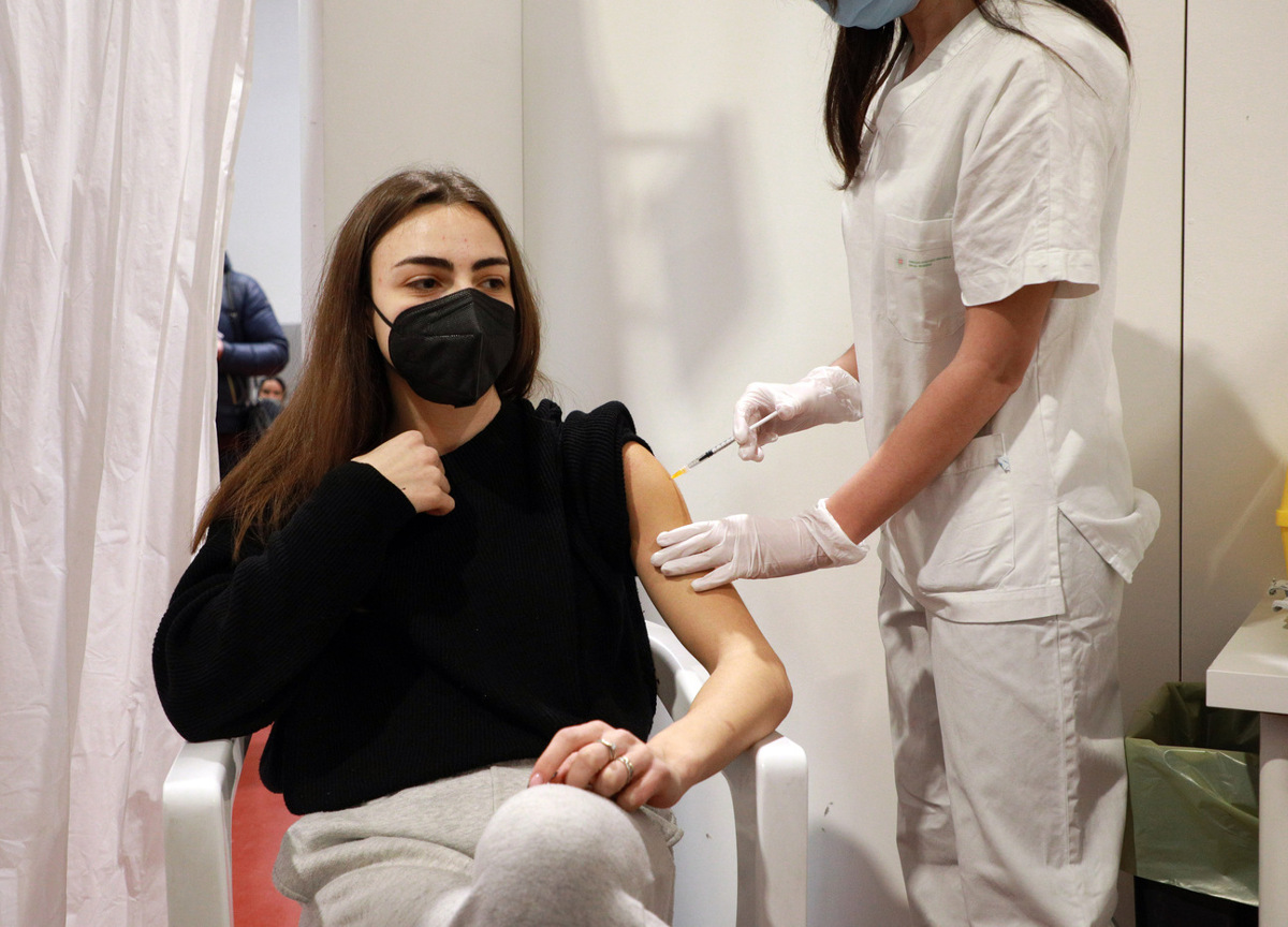 Covid, il vaccino può ritardare il ciclo mestruale fino a 8 giorni Covid, il vaccino può ritardare il ciclo mestruale fino a 8 giorni
