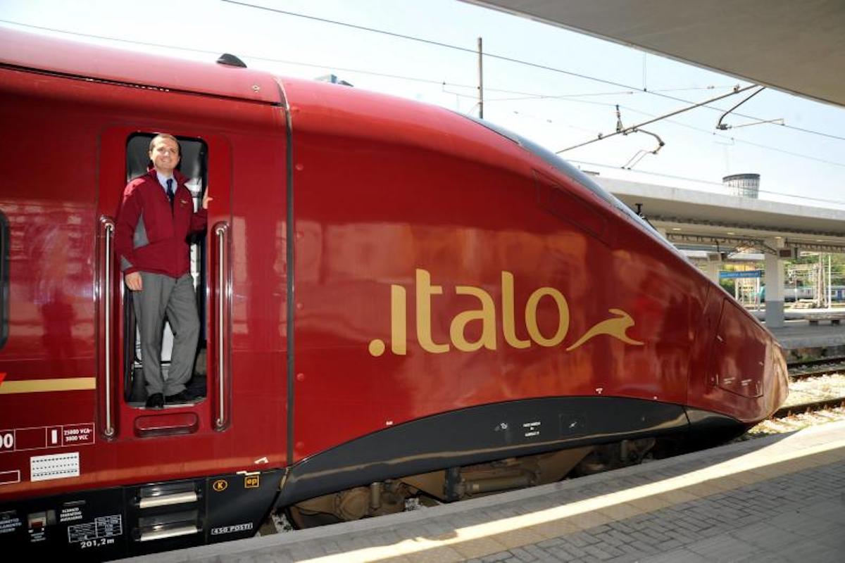 Caos e ritardi sulla Roma-Firenze: treno Italo danneggia la linea elettrica Caos e ritardi sulla Roma-Firenze: treno Italo danneggia la linea elettrica