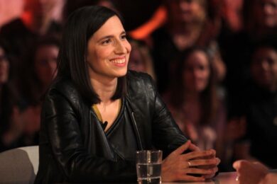 Pd, la prevedibile discesa di Elly Schlein: Prodi la stronca. Ma…