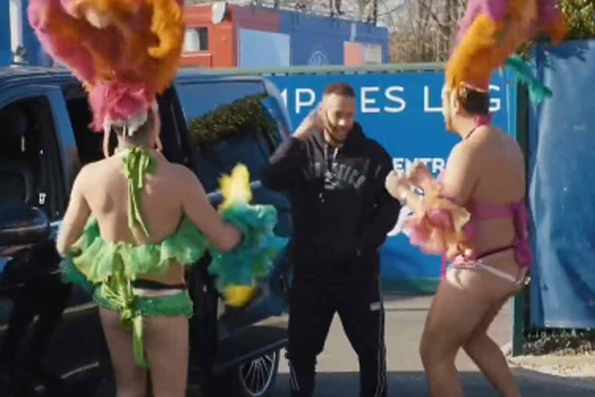 Neymar preso in contropiede: Pio e Amedeo ballano in perizoma e… FOTO-VIDEO
