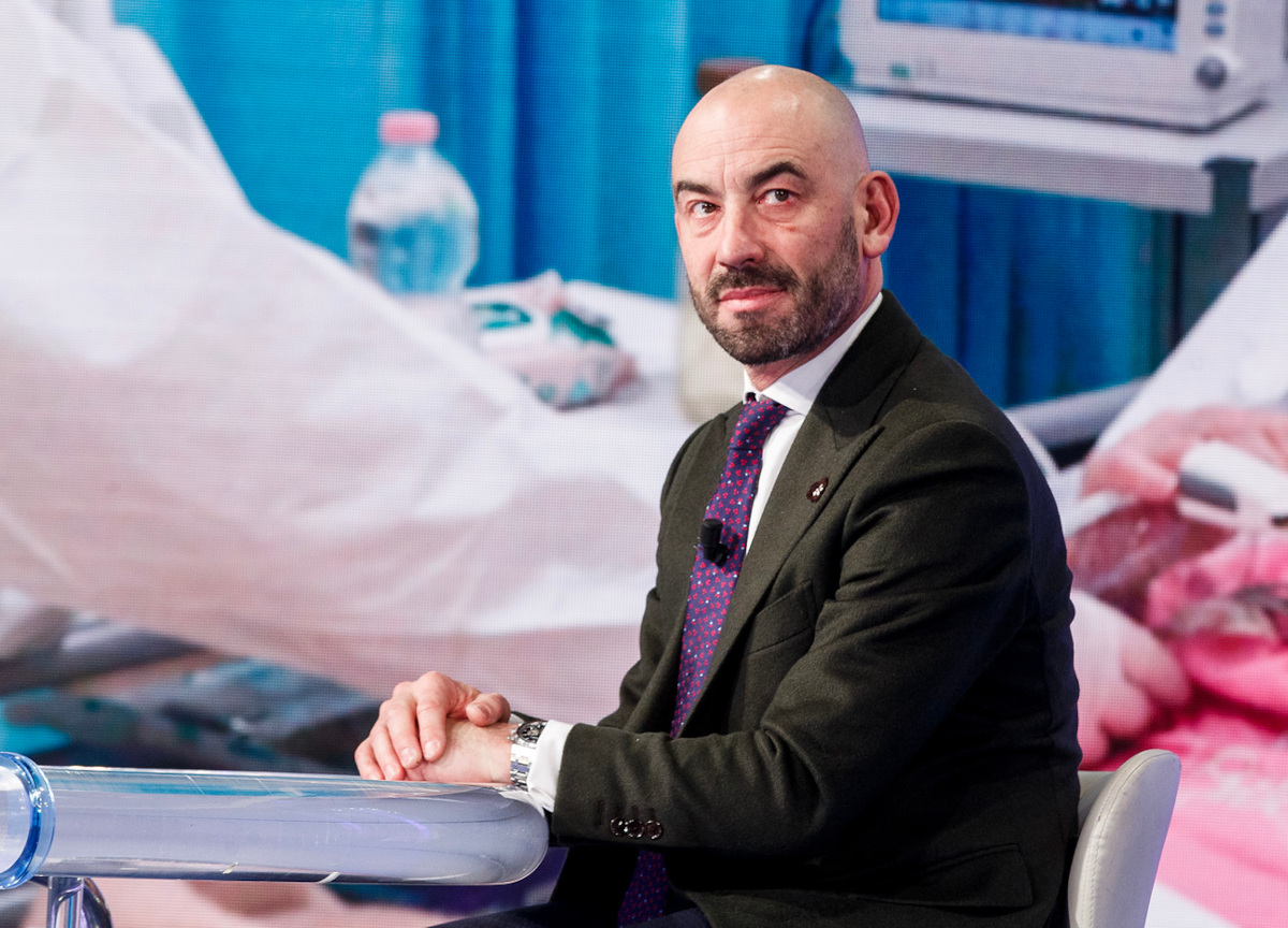 Matteo Bassetti ministro della Salute? Difficile fare peggio di Speranza Matteo Bassetti ministro della Salute? Difficile fare peggio di Speranza