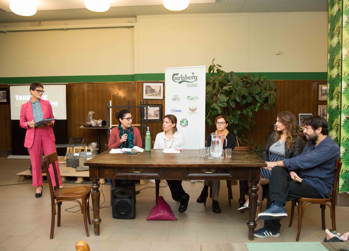 Carlsberg Italia, da fusti di birra ad arredo urbano per Bovisa Carlsberg Italia, da fusti di birra ad arredo urbano per Bovisa